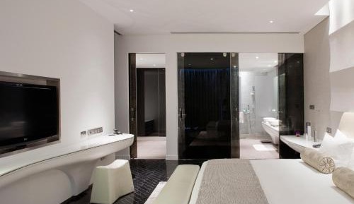 Fantastic, 1 Bedroom Suite, 1 King, Balcony with Complimentary Yas Beach Access