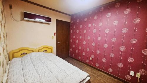 Single Room with Private Bathroom