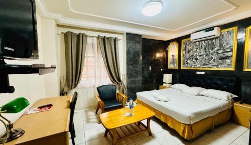 Deluxe Suite