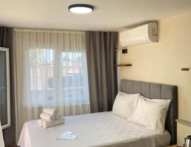 Standard Queen Room