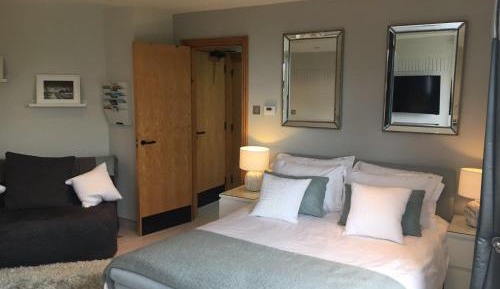 Studio Apartment with Eden View