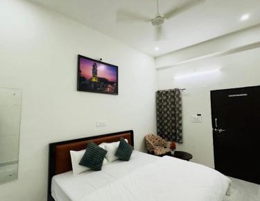 Deluxe Room (2 Adults + 1 Child)