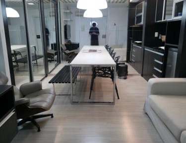 Deluxe One-Bedroom Apartment