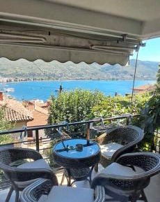 Apartment with Lake View