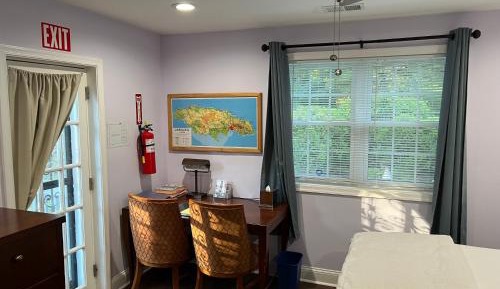 Queen Room with Garden View 1