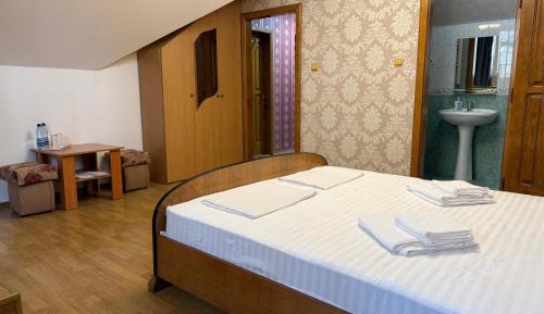 Quadruple Room with Private Bathroom