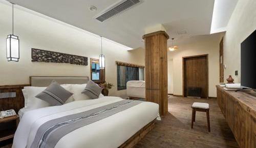 Deluxe King Room