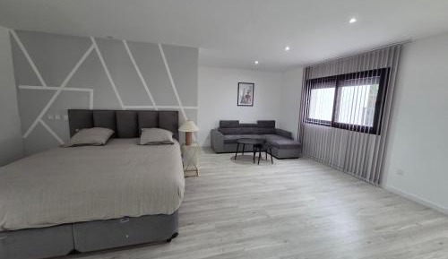 Queen Suite with Spa Bath