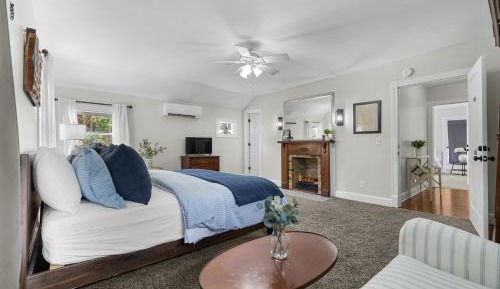 Deluxe King Suite