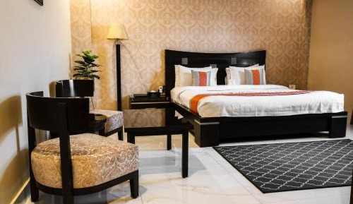 Deluxe King Room with Shower Only - Smoking