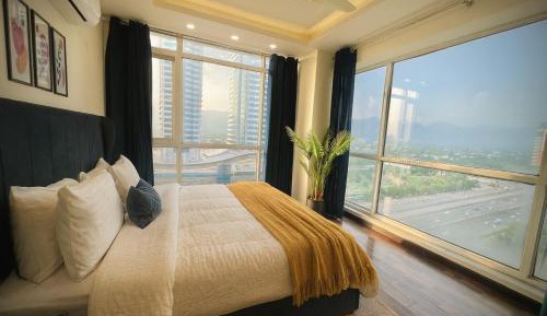 Two-Bedroom Apartment with Mountain View