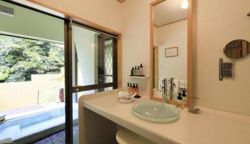 Twin Room with Private Bathroom