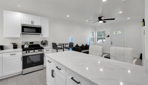 One-Bedroom Deluxe Apartment