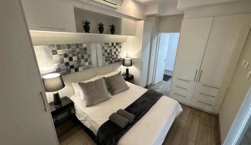 Deluxe One-Bedroom Apartment