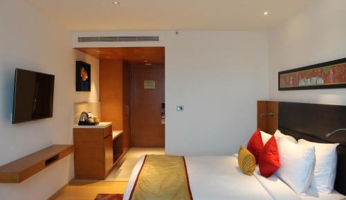 Queen Room with Lake View