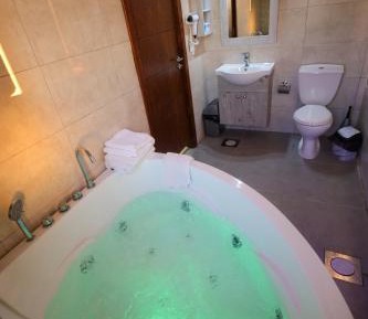 Suite with Hot Tub