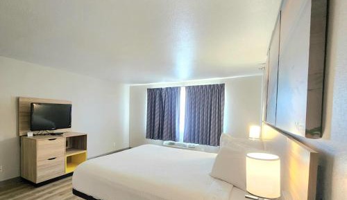 Two-Bedroom Executive Suite with Two King Beds - Non-Smoking
