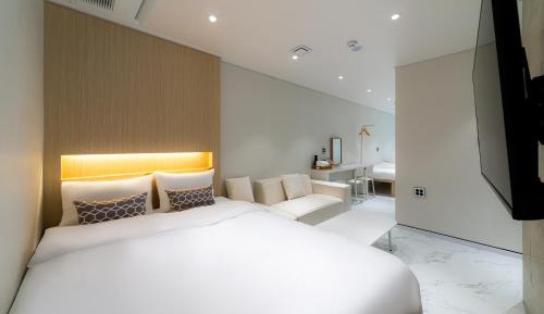 Deluxe Family Room