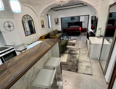 One-Bedroom Deluxe Apartment