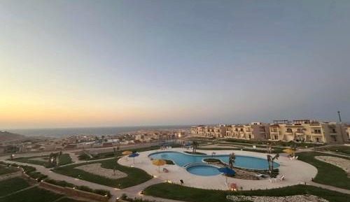Apartment with Pool View 