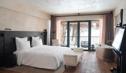 Deluxe Suite