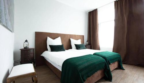 One-Bedroom Apartment with Balcony
