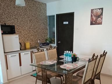 Deluxe Queen Suite