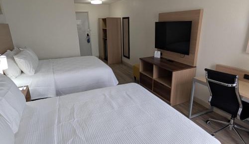 Queen Beds Room with Two Queen Beds - Non-Smoking