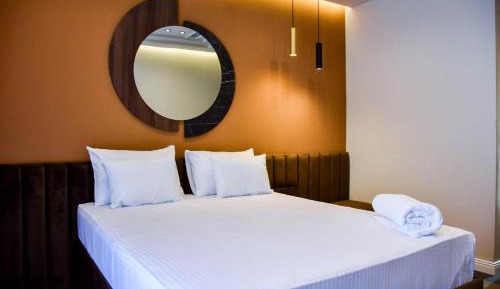 Deluxe One-Bedroom Apartment