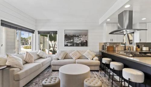 Two-Bedroom Deluxe Apartment with Balcony