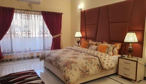 Deluxe Double Room (2 Adults + 1 Child)