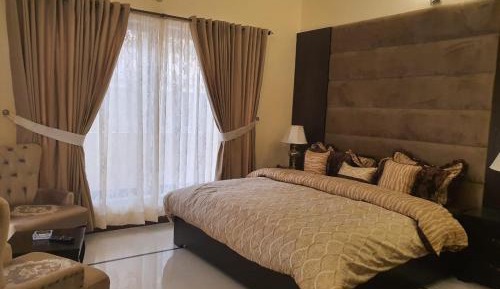 Deluxe Double Room (2 Adults + 1 Child)