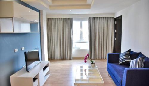 Deluxe One-Bedroom Apartment