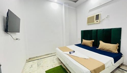 Deluxe Double Room (2 Adults + 1 Child)