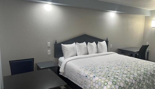 Studio King Room Bed Non-Smoking