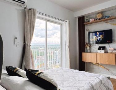 Studio with Balcony
