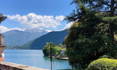 Apartment with Lake View