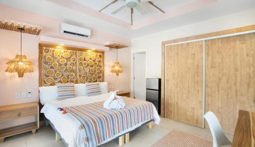 King Suite with Pool View
