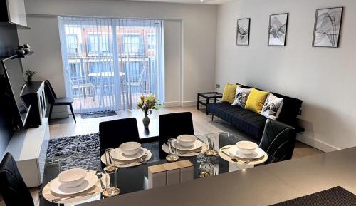 Three-Bedroom Apartment with Balcony
