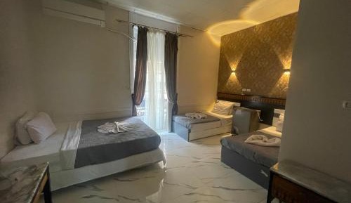 Quadruple Room with Private Bathroom