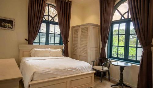 Queen Room with Garden View