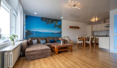 Apartment with Lake View