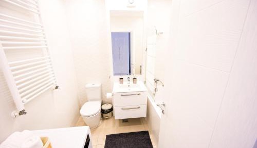 One-Bedroom Deluxe Apartment