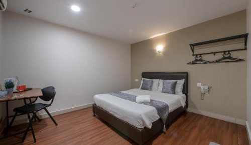 Deluxe Queen Room