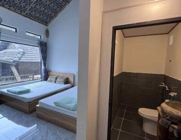 Twin Room with Private Bathroom