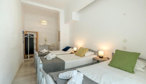 Basic Triple Room with Shared Bathroom