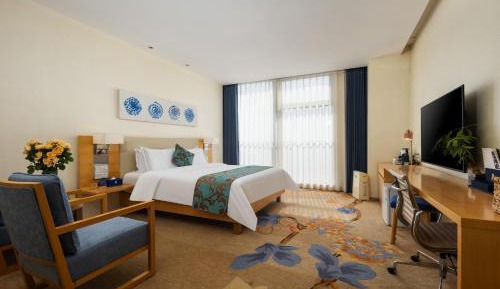 Double or Twin Room with Mountain View
