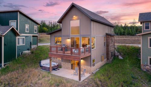 Four-Bedroom Holiday Home