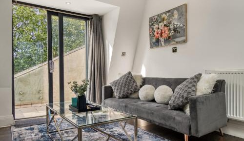 One-Bedroom Apartment with Balcony
