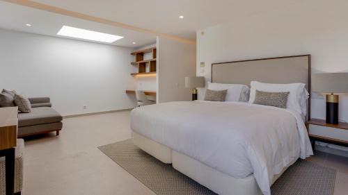 Four-Bedroom Luxury Apartment
